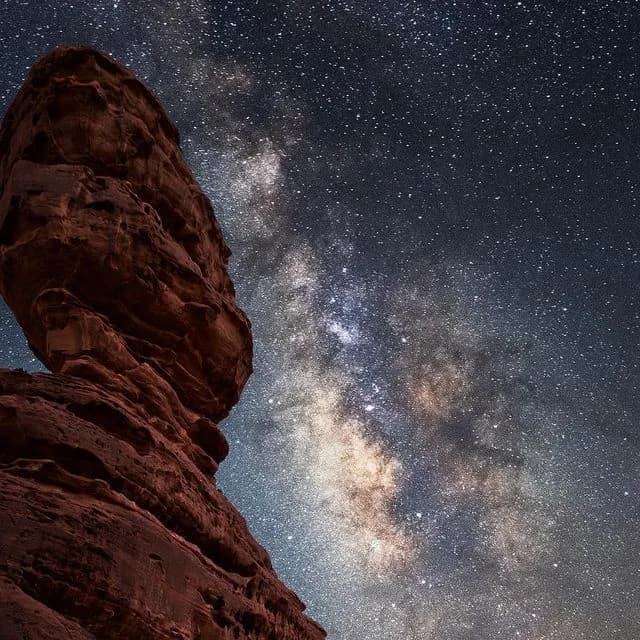 The stone sleeps, the sky wakes