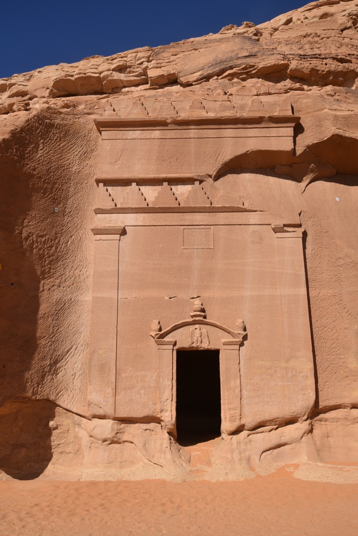 عدسة العلا
